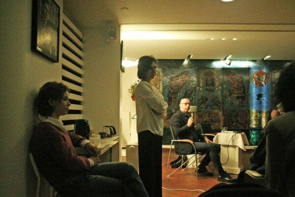 Krzysztof-Marcynski-i-Monika-Florek-Mostowska-w-sali-Centre-du-Dialogue.-Fot.-Marek-Wittbrot_-1280x895 Krzysztof-Marcynski-i-Monika-Florek-Mostowska-w-sali-Centre-du-Dialogue.-Fot.-Marek-Wittbrot_-1280x895